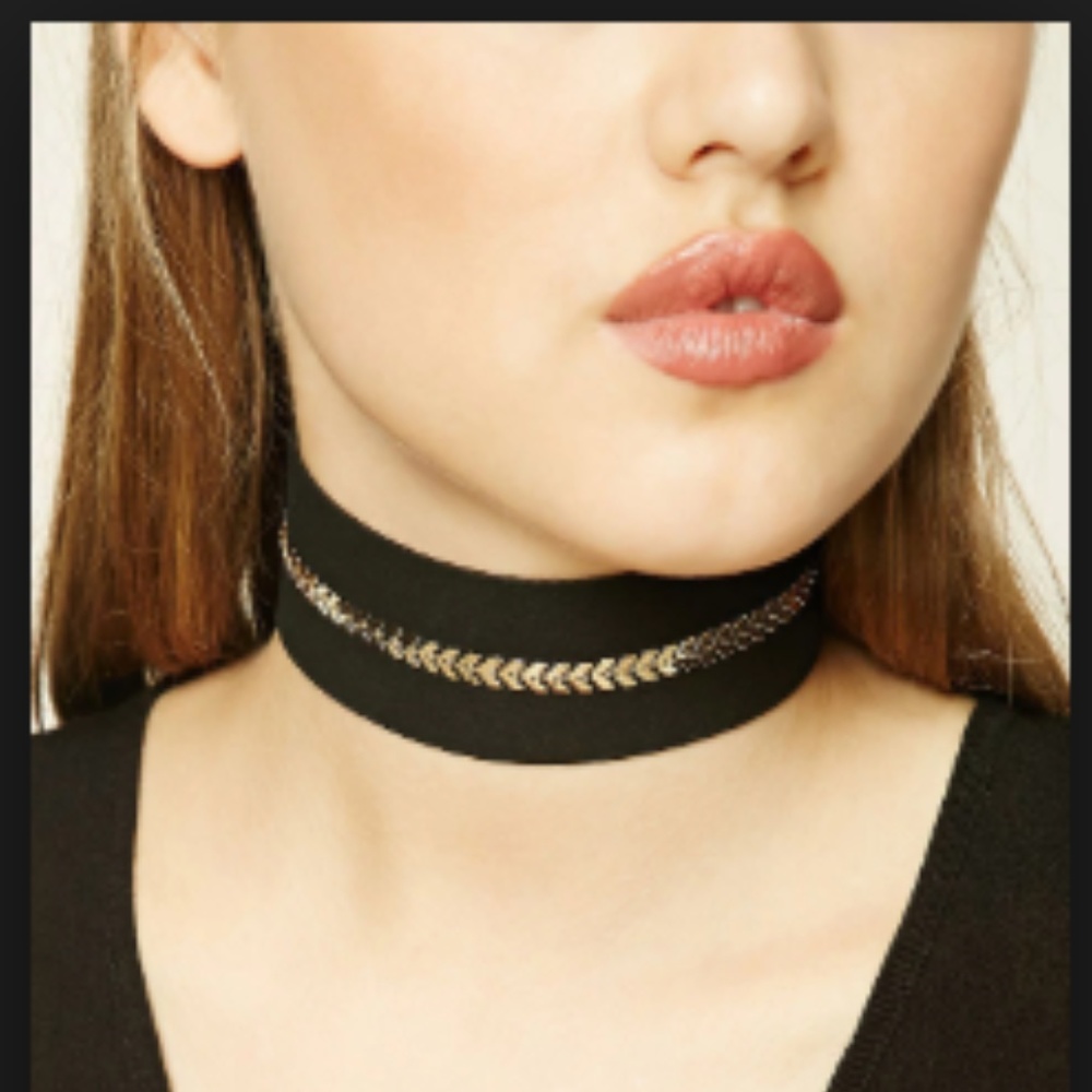 Faux suede arrow choker